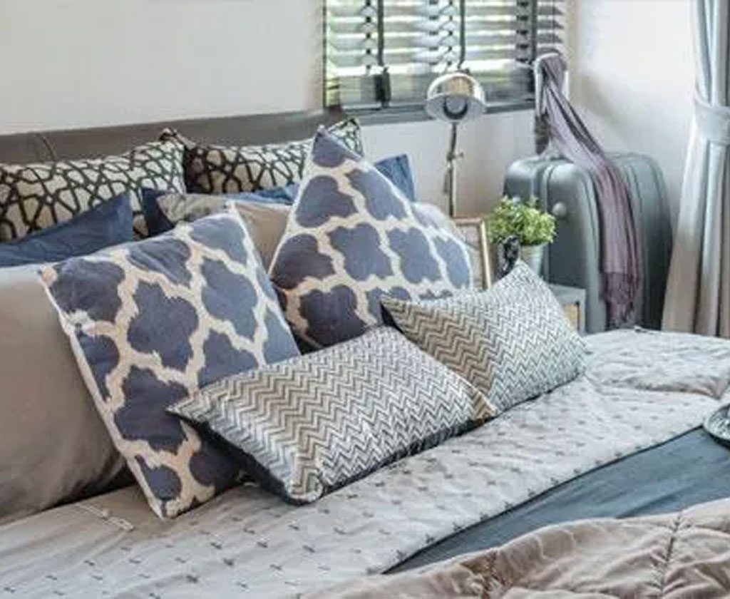 the-woman-chooses-the-fabric-on-the-sofa-textile-industry-background-tissue-catalog-r9x2anla72ey1433uxxtevp2g15dvu8u91ld3ixgpc