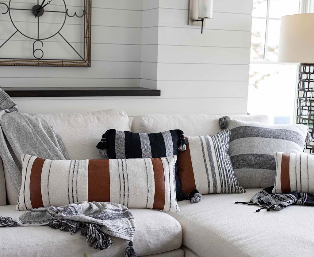 the-woman-chooses-the-fabric-on-the-sofa-textile-industry-background-tissue-catalog-r9x2anla72ey1433uxxtevp2g15dvu8u91ld3ixgpc