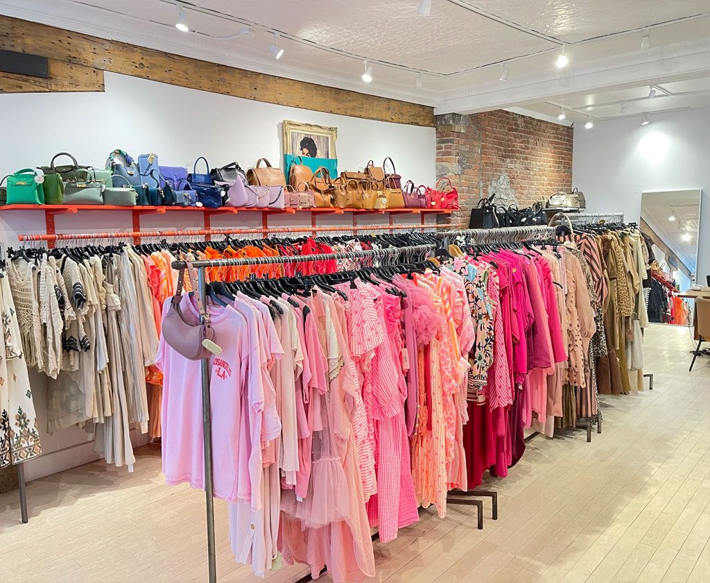 the-woman-chooses-the-fabric-on-the-sofa-textile-industry-background-tissue-catalog-r9x2anla72ey1433uxxtevp2g15dvu8u91ld3ixgpc